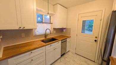 5014 NW 29th St in Gainesville, FL - Foto de edificio - Building Photo