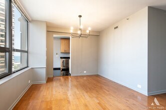 400 E Ohio St, Unit 2302 in Chicago, IL - Foto de edificio - Building Photo