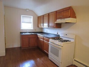 263 River St-Unit -3 in Waltham, MA - Building Photo - Building Photo