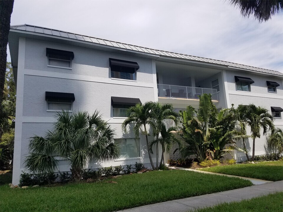 225 5th Ave NE in St. Petersburg, FL - Building Photo