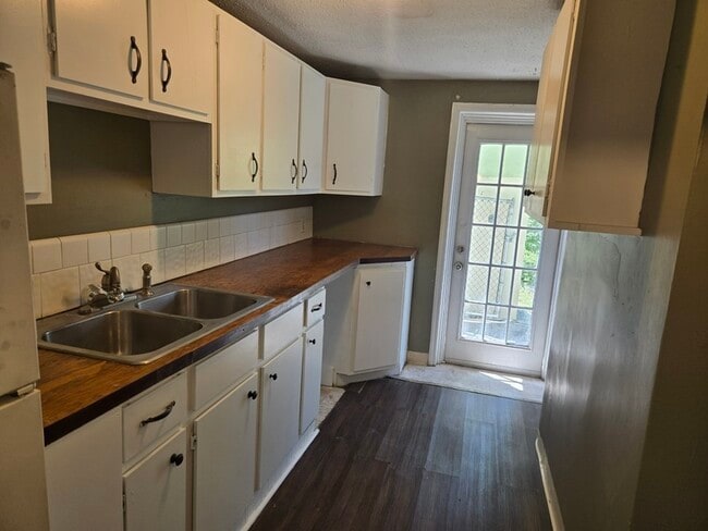 property at 107 Hollyberry Ln
