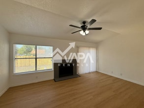 4103 Sunrise Glade Dr in San Antonio, TX - Foto de edificio - Building Photo