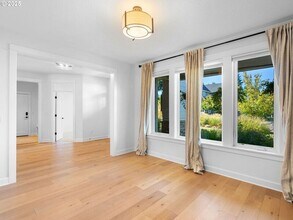 9010 SW Inez St in Tigard, OR - Building Photo - Building Photo