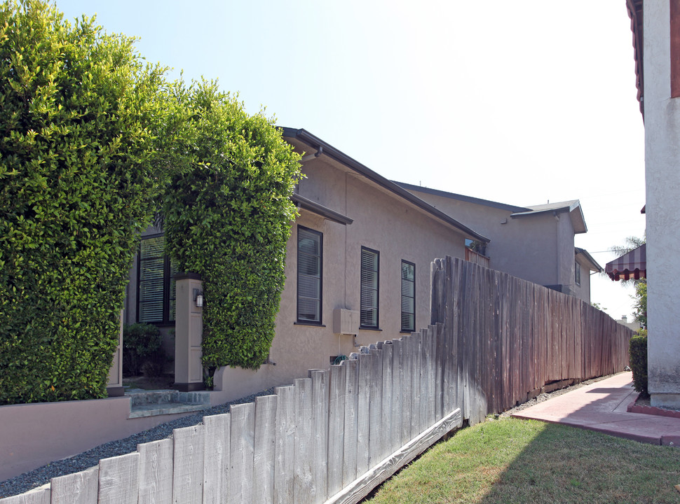 4561 Terrace Dr in San Diego, CA - Building Photo