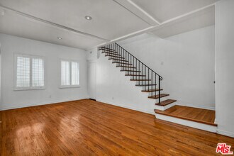 10801 Lindbrook Dr in Los Angeles, CA - Foto de edificio - Building Photo