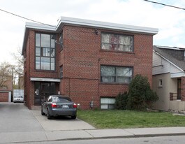 108 Grandville Ave in Toronto, ON - Building Photo
