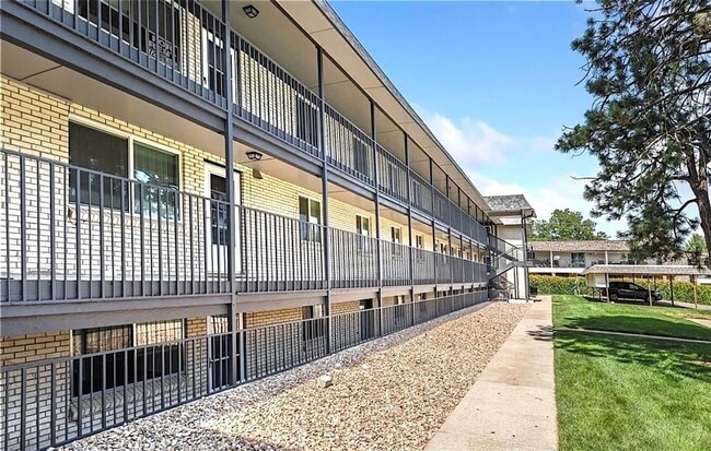 1723 N Robb St in Lakewood, CO - Building Photo - Building Photo