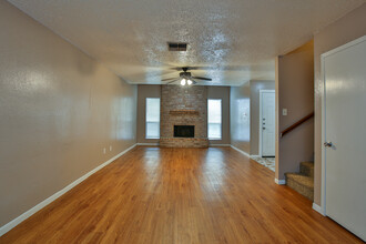 Sunray Townhomes in Corpus Christi, TX - Building Photo - Building Photo