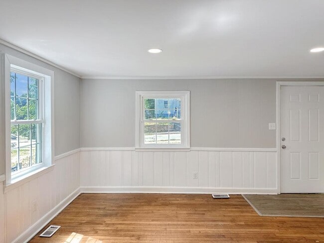 1645 NE Ashley School Cir in Winston-Salem, NC - Building Photo - Building Photo