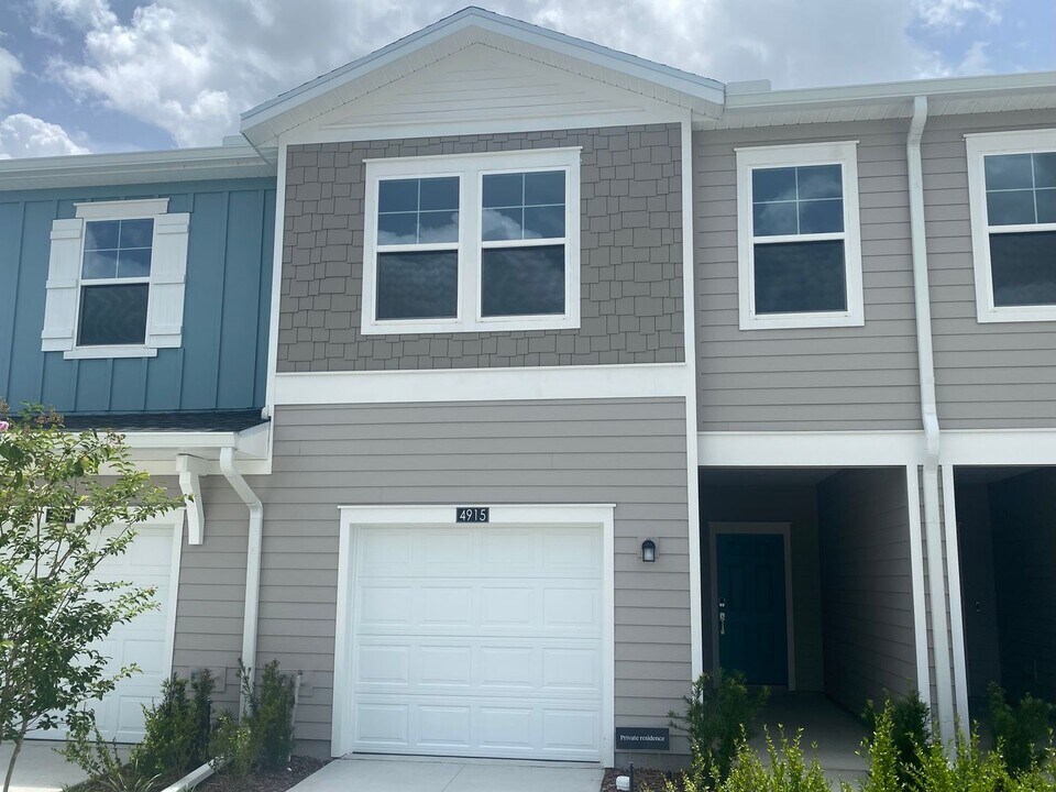 4915 SW 81st Lp in Ocala, FL - Foto de edificio