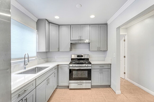 400 W 109th St in Los Angeles, CA - Building Photo - Building Photo