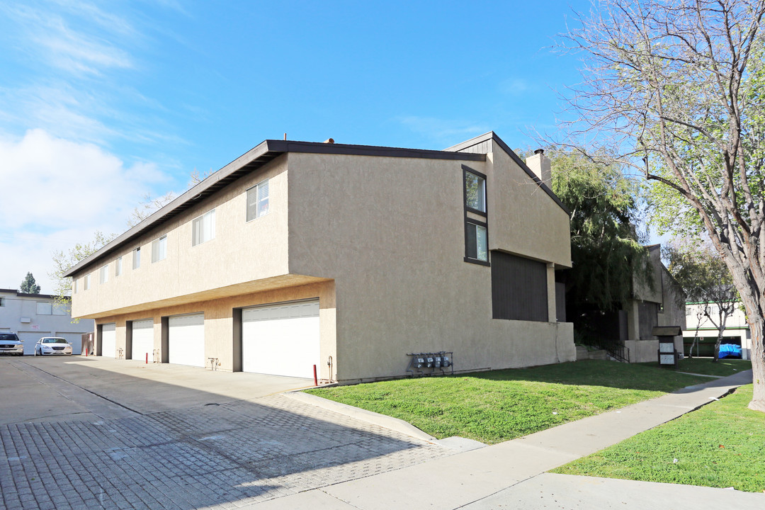 2622-2634 Andover Ave in Fullerton, CA - Building Photo