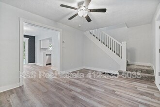 2242 Manor Ave in Pittsburgh, PA - Building Photo - Building Photo