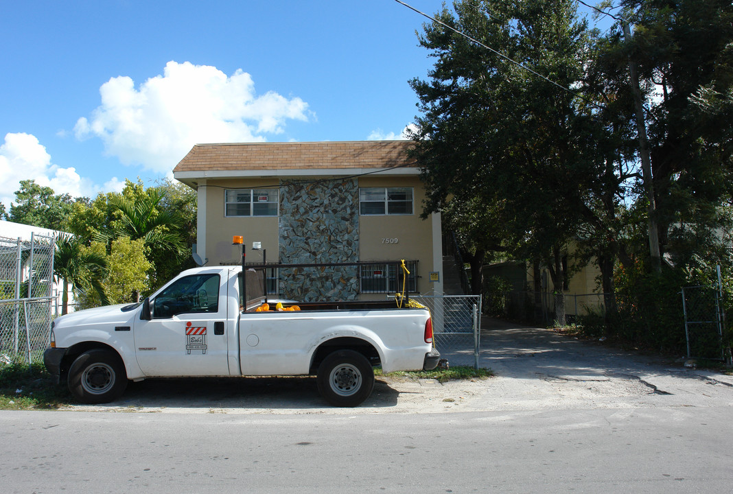 7509 NE 3rd Ave in Miami, FL - Building Photo