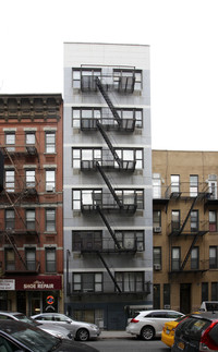 225 E 82nd St in New York, NY - Foto de edificio - Building Photo