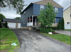 609 Clement St in Mechanicville, NY - Building Photo