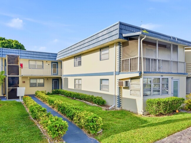 202 Brittany F in Delray Beach, FL - Building Photo - Building Photo