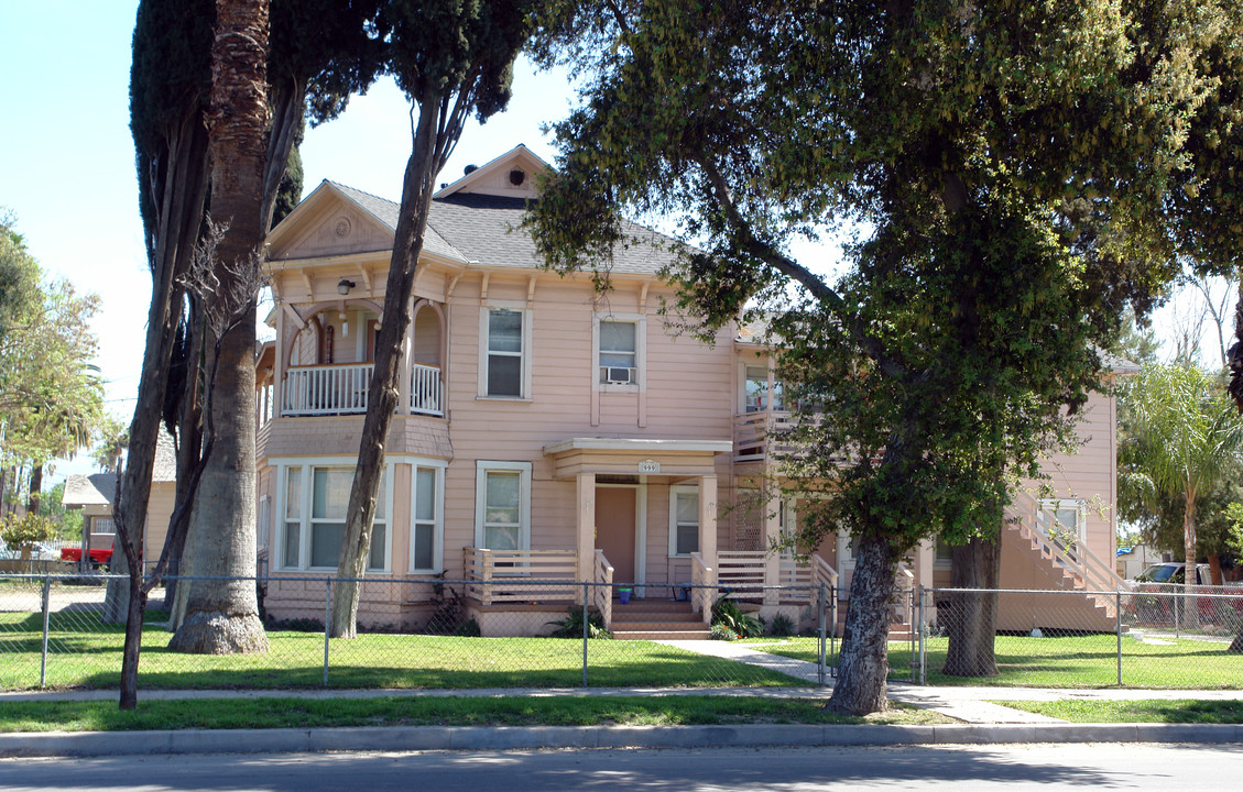 999 N Mountain View Ave in San Bernardino, CA - Building Photo