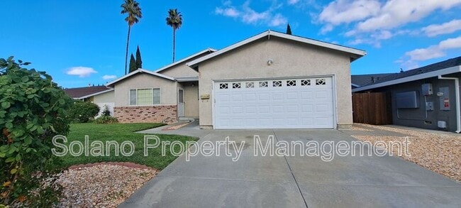 355 Spindrift Way in Vacaville, CA - Building Photo - Building Photo