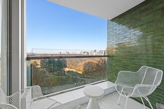 116 Central Park S in New York, NY - Building Photo - Building Photo