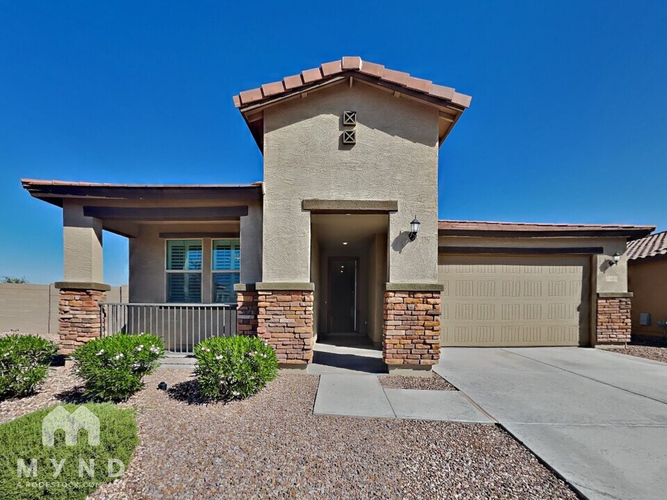 7325 S 33rd Ln in Phoenix, AZ - Building Photo