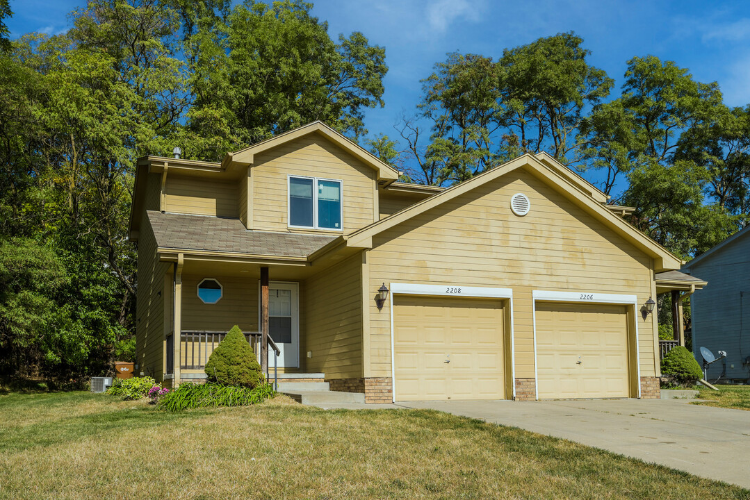 2208 Camp Brewster Rd in Bellevue, NE - Building Photo