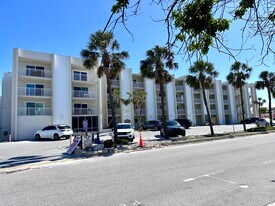 200 1st Ave in St Pete Beach, FL - Building Photo