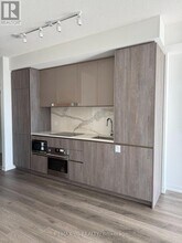 8 Interchange Wy in Vaughan, ON - Building Photo - Building Photo