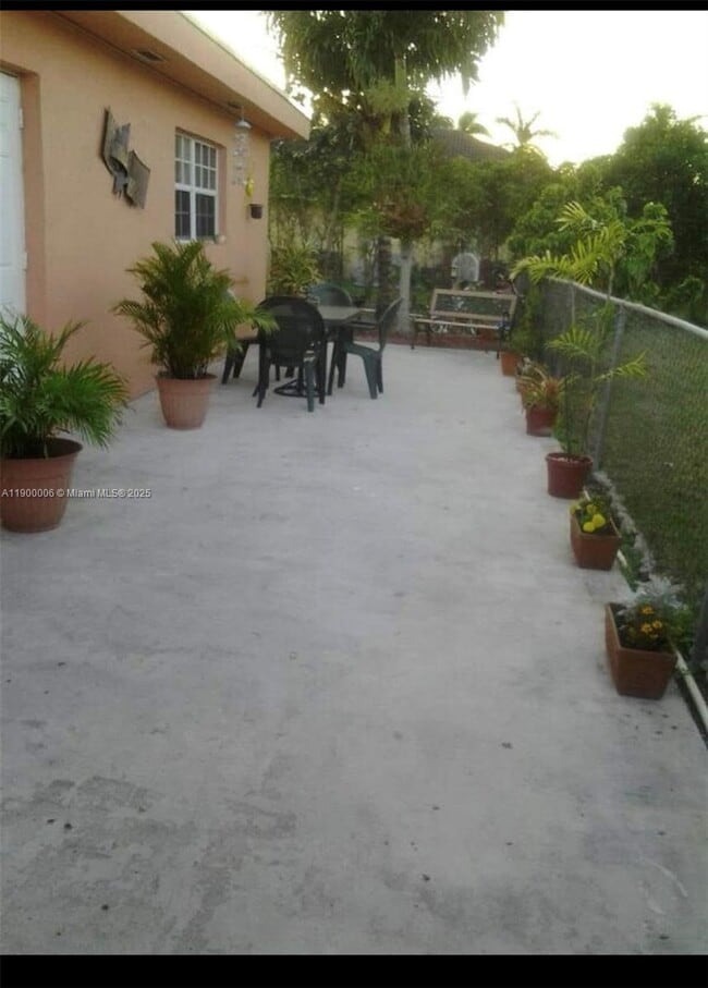 4610 SW 116th Ave in Miami, FL - Building Photo - Building Photo