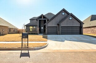 9316 NW 146th St in Yukon, OK - Building Photo