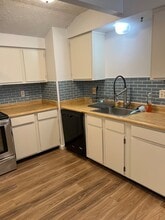 20 Great Wood Ct, Unit 20-8 in Fairport, NY - Foto de edificio - Building Photo