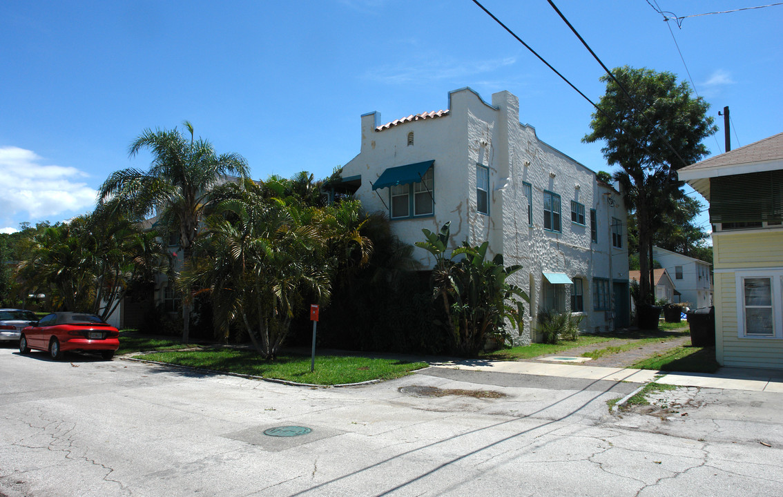 1033 Bay St NE in St. Petersburg, FL - Building Photo