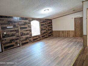109 Lisbon St in Interlachen, FL - Building Photo - Building Photo