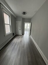 36 Clerk St, Unit Basement in Jersey City, NJ - Foto de edificio - Building Photo