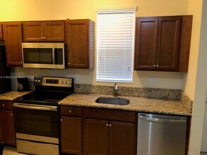17127 SW 96th St-Unit -Studio in Miami, FL - Building Photo - Building Photo
