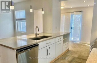 228 Gainsborough Rd in Toronto, ON - Building Photo - Building Photo