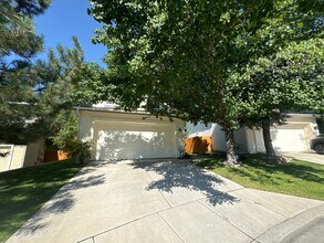 2183 Golden Eagle Ct in Reno, NV - Building Photo - Building Photo