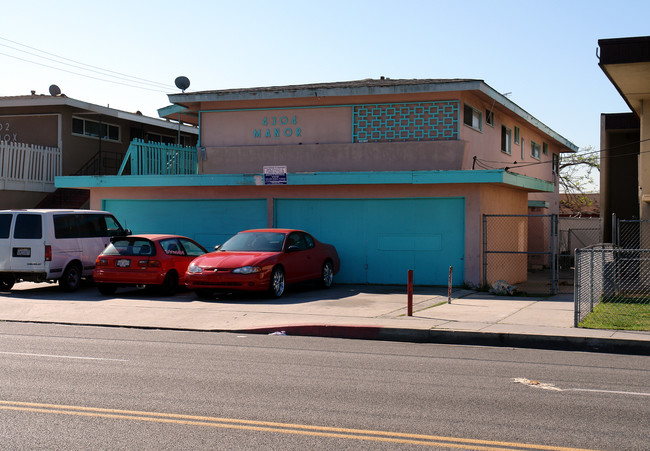 4304 Lennox Blvd in Inglewood, CA - Building Photo - Building Photo