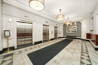 40 E 9th St in Chicago, IL - Foto de edificio - Building Photo