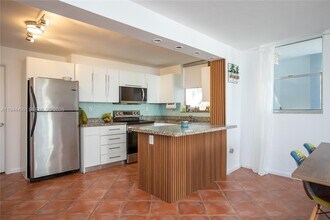 1801 S Treasure Dr in North Bay Village, FL - Building Photo - Building Photo