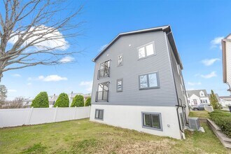 270 Lafayette Ave in Lyndhurst, NJ - Building Photo - Building Photo