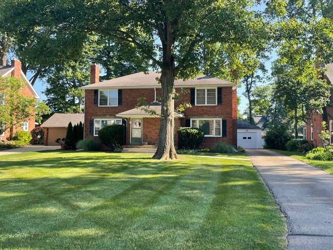 property at 424 Chevy Chase Rd