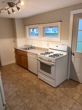 47 Sumner St, Unit 2 in North Attleboro, MA - Foto de edificio - Building Photo