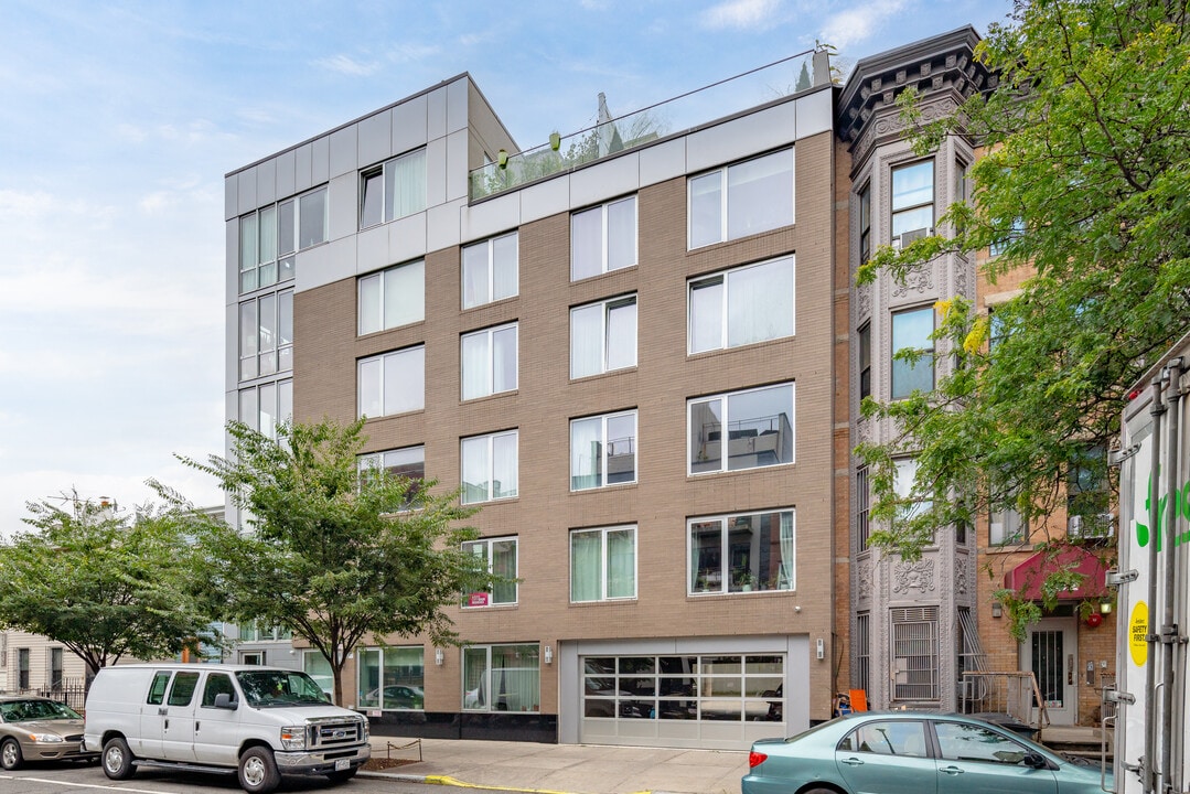 Bergen House in Brooklyn, NY - Foto de edificio
