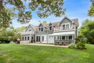203 Noyack Rd in Southampton, NY - Building Photo - Building Photo
