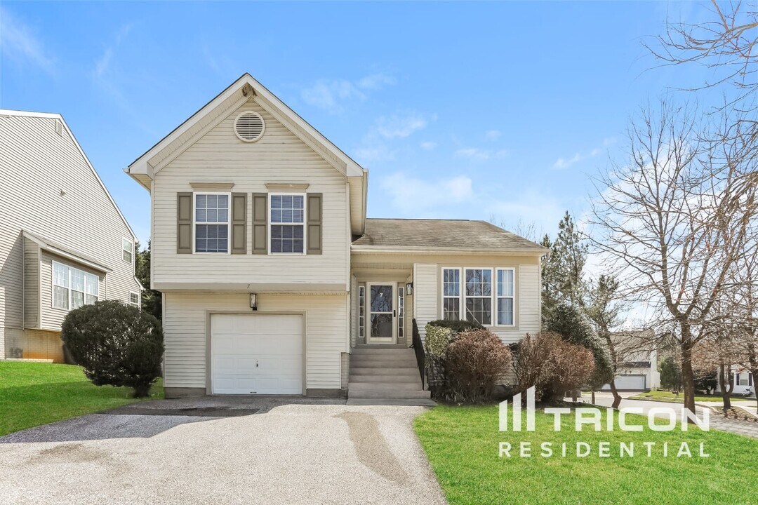 7 Stone Garden Ct in Owings Mills, MD - Building Photo