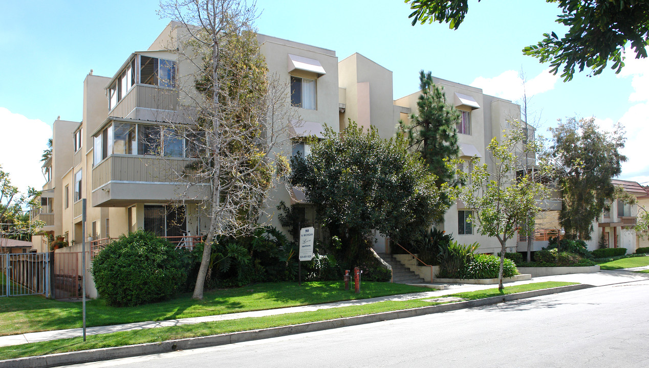 90 Michigan Ave in Pasadena, CA - Building Photo