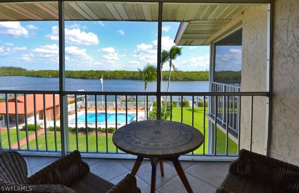 307 Goodlette-Frank Rd in Naples, FL - Foto de edificio