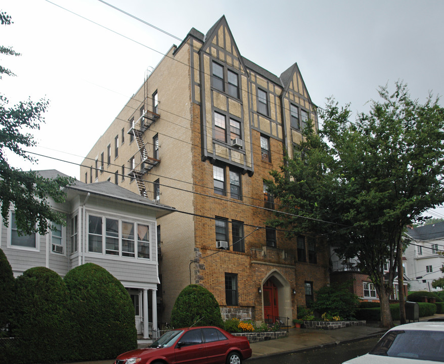 37 Hamilton Pl in Tarrytown, NY - Foto de edificio