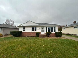 30021 Oakdale Rd in Willowick, OH - Building Photo
